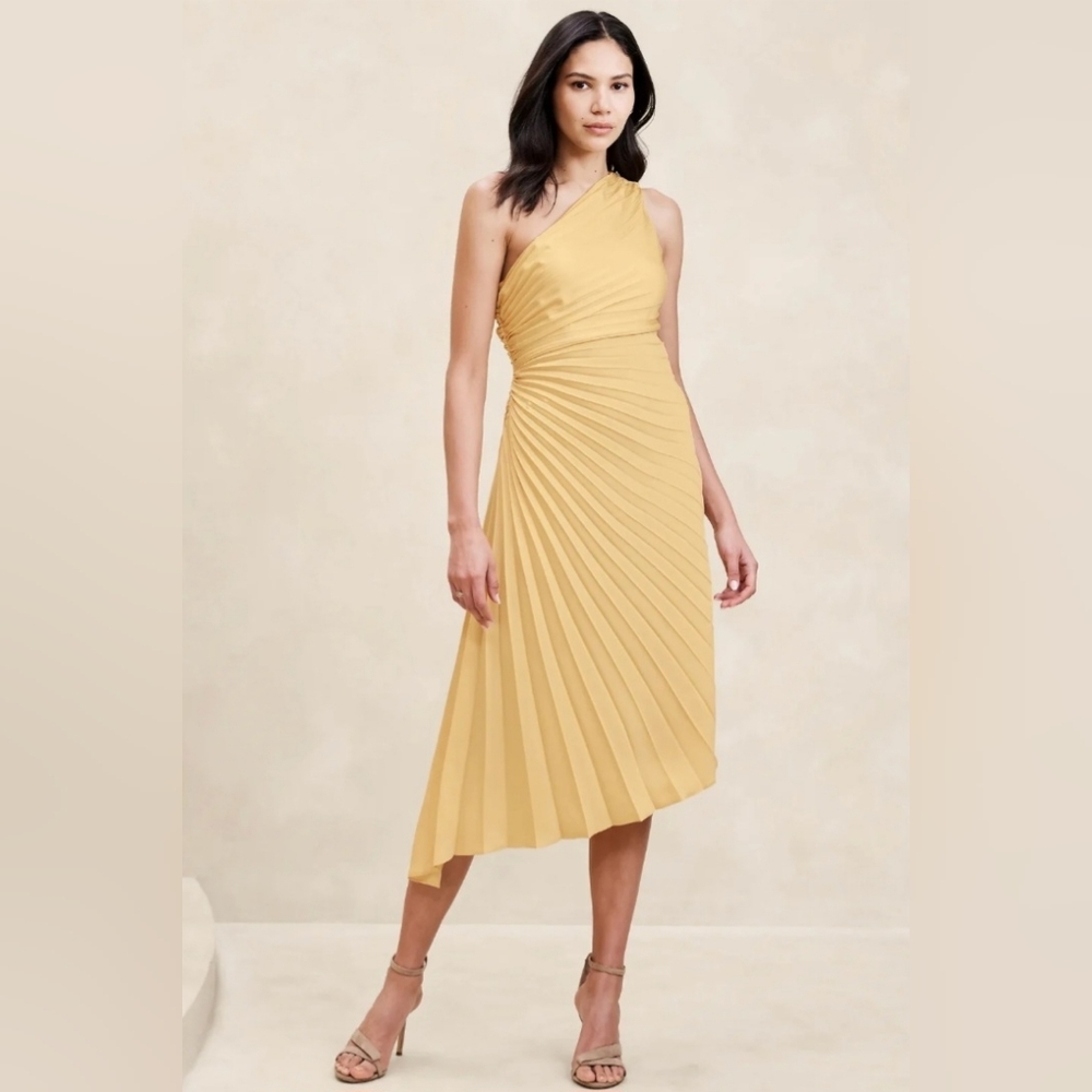 NWT One-Shoulder Pleated Midi Dress Size 14 in Golden Rattan By Banana Republic